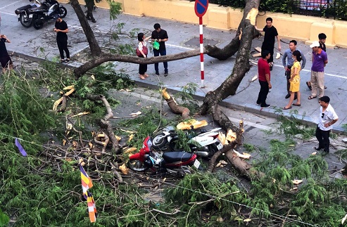 toan canh vu cay do de nat 2 xe may khien 5 nguoi nhap vien tai ha noi