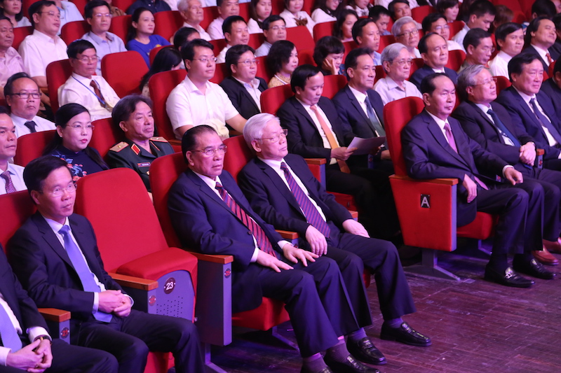 bao chi can tro thanh kenh giam sat dao duc cua can bo dang vien