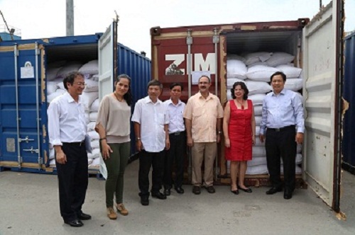 viet nam trao tang 5000 tan gao cho nhan dan cuba