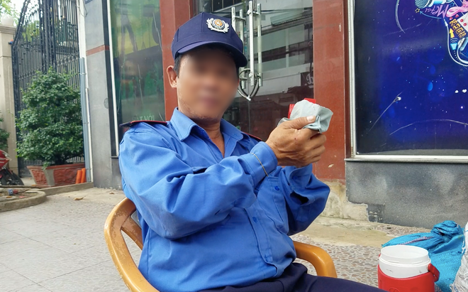 nhan chung vu nhom thanh thieu nien cam dao xong vao cua hang tien loi cuop cua hanh hung nhan vien o sai gon luc do la 2 gio sang