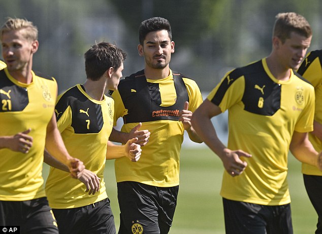 tu choi mu gundogan chinh thuc o lai dortmund