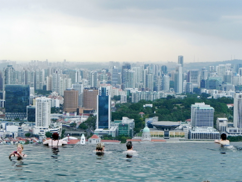 singapore tien hanh uu dai lon nhan dip quoc khanh 50 nam