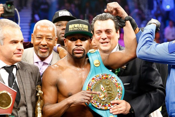 floyd mayweather bi tuoc dai vo dich o tran quyen anh the ky