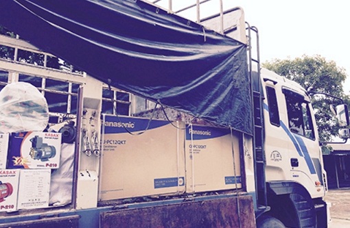 csgt thanh hoa bat hai xe tai cho may lanh va thuoc la lau