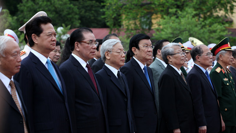 lanh dao dang nha nuoc tuong niem anh hung liet si vieng chu tich ho chi minh