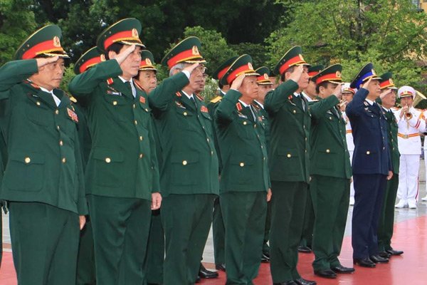 lanh dao dang nha nuoc tuong niem anh hung liet si vieng chu tich ho chi minh