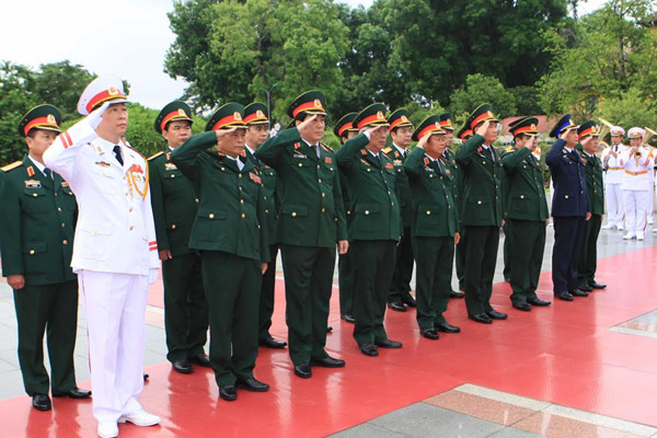 lanh dao dang nha nuoc tuong niem anh hung liet si vieng chu tich ho chi minh