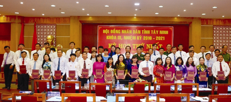 mot bi thu huyen uy o tay ninh duoc bau lam chu tich hdnd tinh