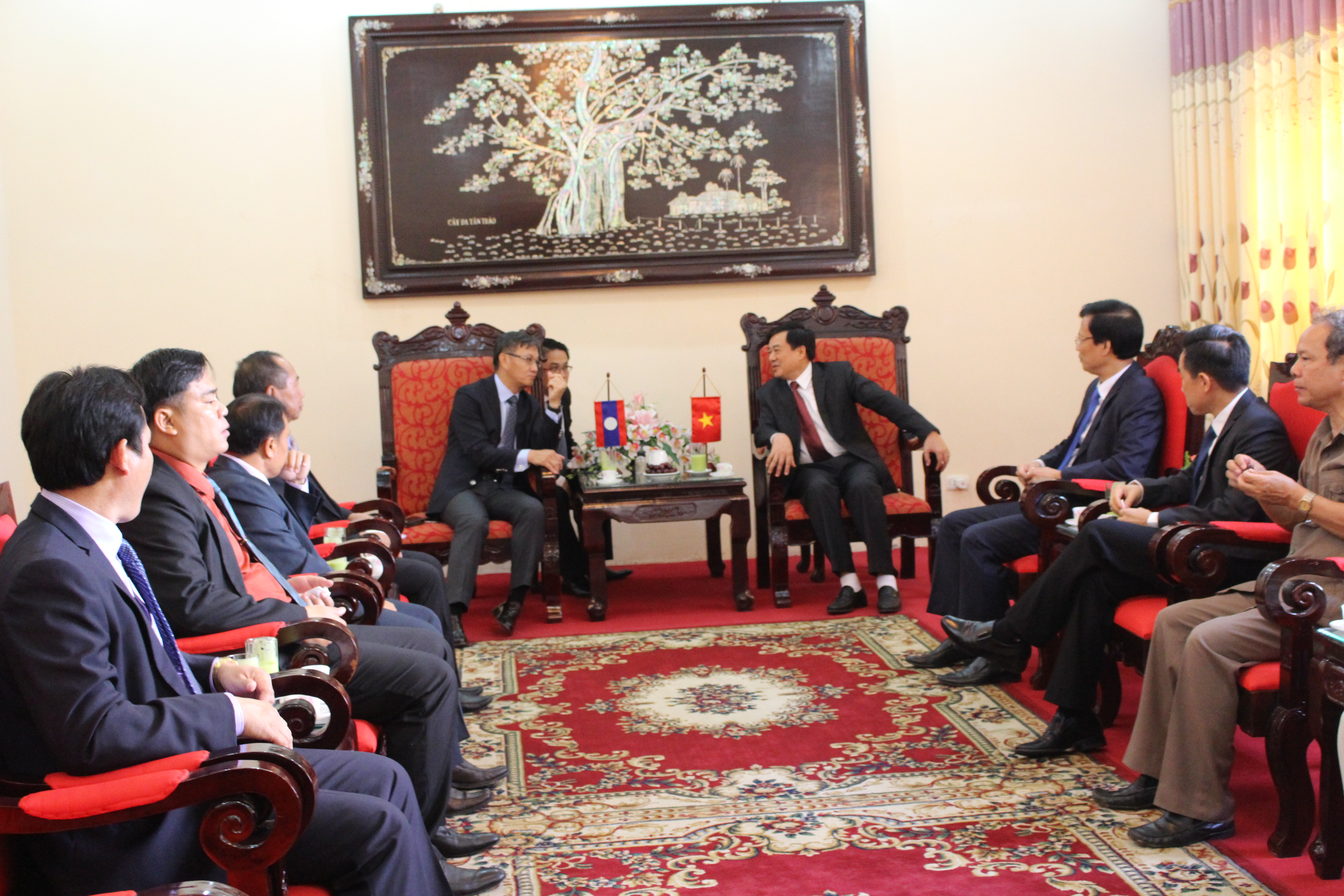 doan dai su can bo dai su quan chdcnd lao tai viet nam gap go lanh dao tinh tuyen quang