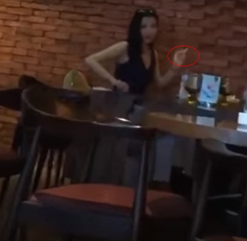 hoa hau ky duyen xin loi ve hanh vi hut thuoc la noi cong cong