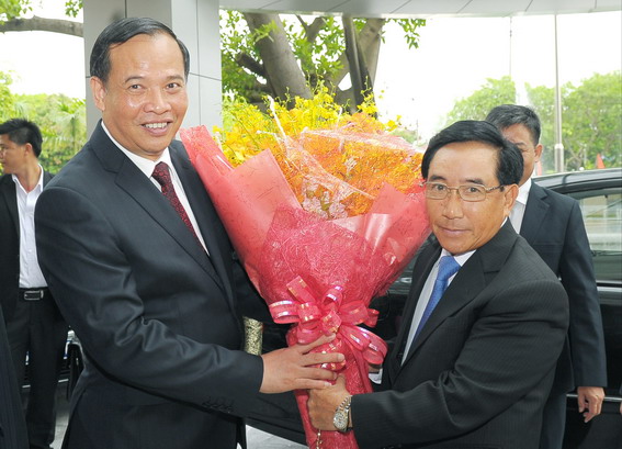 pho chu tich nuoc chdcnd lao quan tam toi quan he ket nghia hai duong va vientiane
