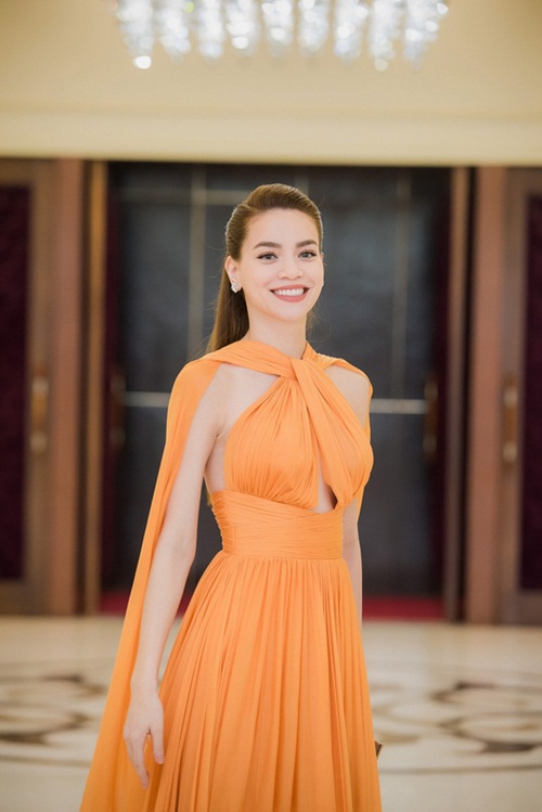 ho ngoc ha nguoi ta khong chung tinh nen toi danh phai yeu nguoi khac