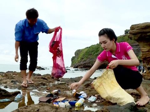 btc hoa hau viet nam noi gi ve thi sinh bi to dan dung trong clip nhan ai