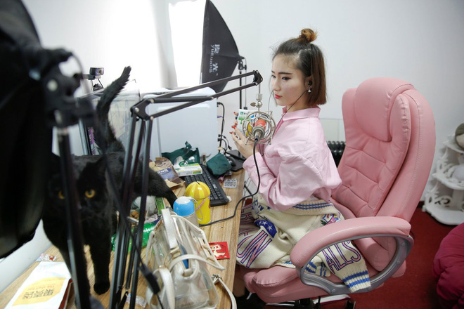 mat trai cua nhung nha may san xuat hot girl cho nganh cong nghiep livestream trung quoc