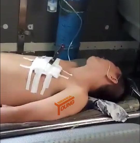 nghi ngao da nam thanh nien cam dao xong vao tiem ao cuoi chem nguoi roi tu sat
