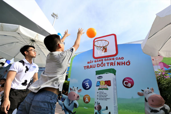 vinamilk dong hanh huong ung chuong trinh ngay sua the gioi