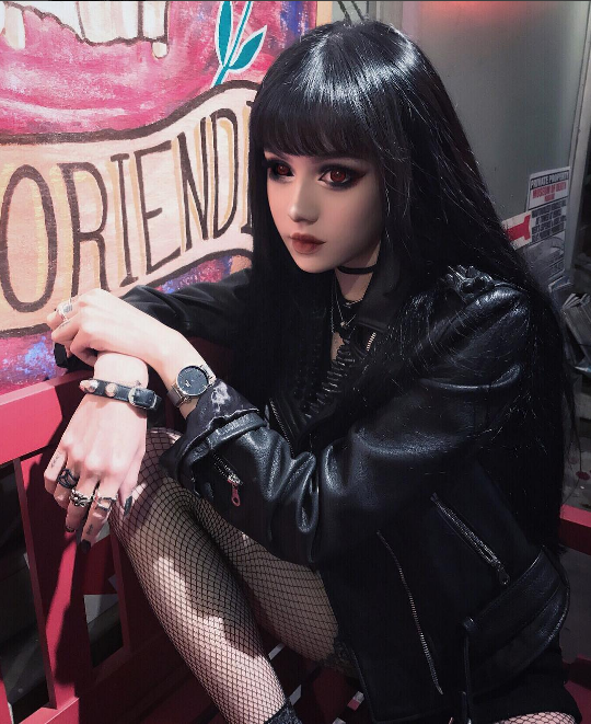 co gai trung quoc khien cu dan mang chao dao vi ve ngoai nhu mot bup be song