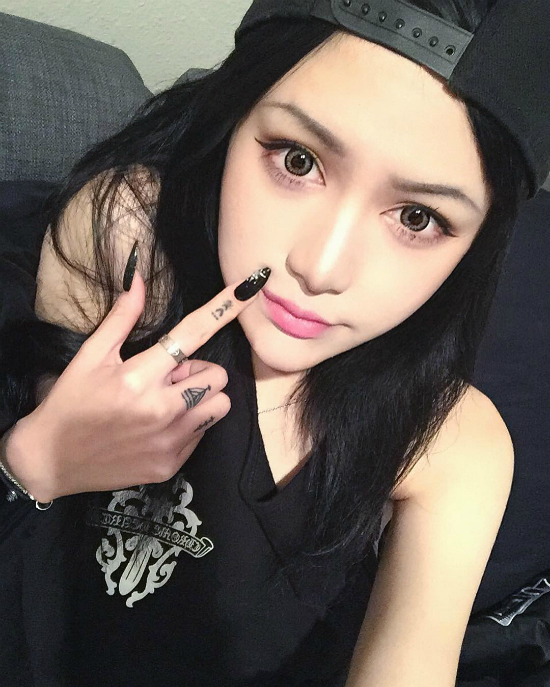 co gai trung quoc khien cu dan mang chao dao vi ve ngoai nhu mot bup be song