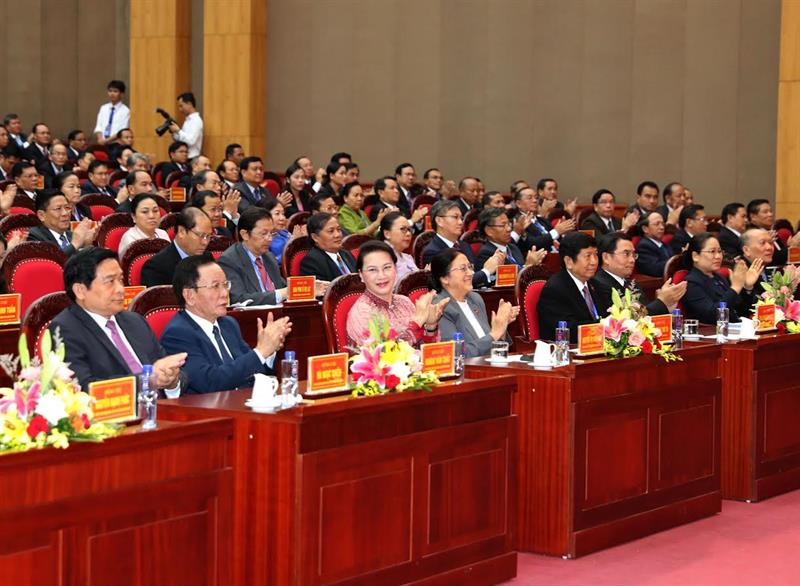 trao tang huan chuong cua chu tich nuoc cho lanh dao 15 tinh nuoc ban lao