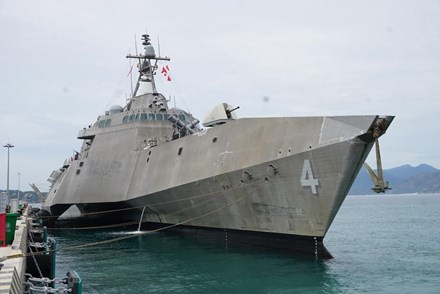 hai quan viet nam my lan dau tien giao luu tai cam ranh