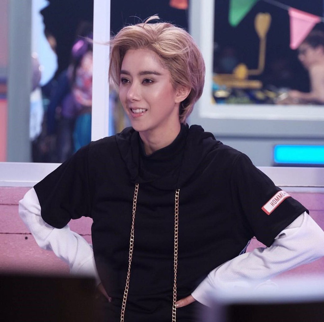 dang cap my nhan thai du la co nang sexy hay anh chang dep trai thi deu khien cu dan mang do ram ram