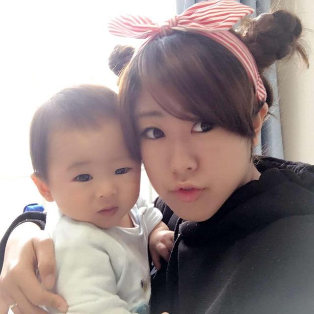 mua lu kinh hoang o nhat ban thi the nguoi me tre dang mang thai van om chat con trai 2 tuoi trong vong tay