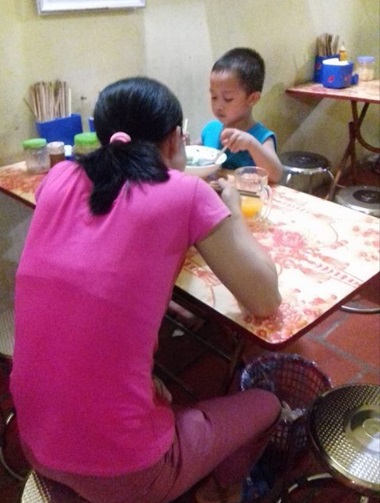 su that cau chuyen bo ich ky mot minh 1 bat pho 3 me con chia nhau 1 bat khien chi em buc xuc