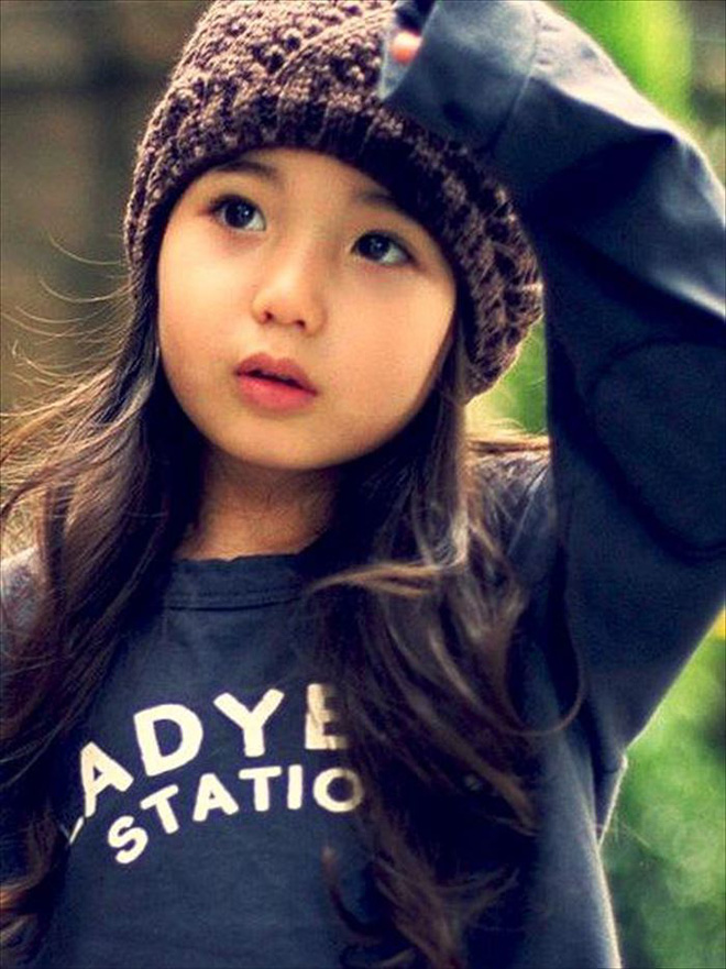 dung suot ngay khen con gai xinh dep nua co the gay anh huong khong tot den suy nghi cua be