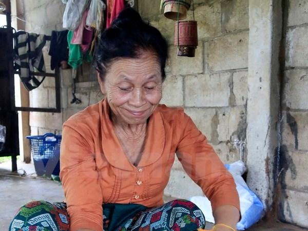 chuyen ve me lao chia sua cua con cuu bo doi tinh nguyen viet nam