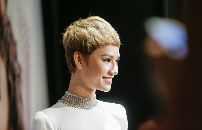 tang thanh ha gay chu y khi tham du hop bao cua tra my idol