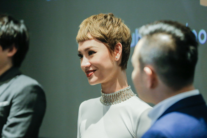 tang thanh ha gay chu y khi tham du hop bao cua tra my idol