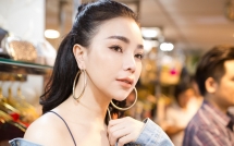tra ngoc hang khoe vai tran quyen ru