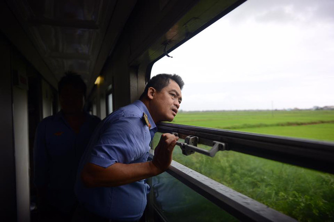 nhieu chuyen tau bi anh huong phai dung chuyen khi con bao so 2 di qua