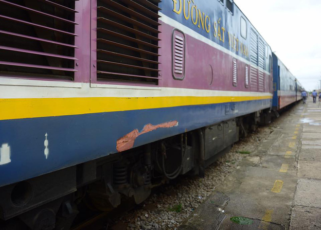 nhieu chuyen tau bi anh huong phai dung chuyen khi con bao so 2 di qua