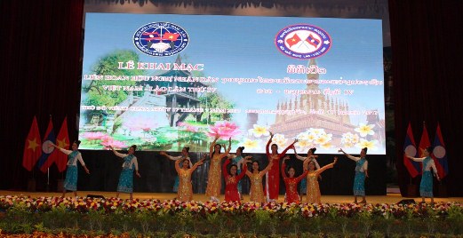khai mac lien hoan huu nghi nhan dan viet nam lao lan thu iv ton vinh tinh cam hiem co trong quan he quoc te