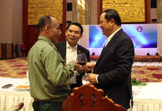 khai mac lien hoan huu nghi nhan dan viet nam lao lan thu iv ton vinh tinh cam hiem co trong quan he quoc te