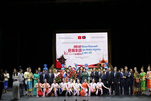 khai mac lien hoan huu nghi nhan dan viet nam lao lan thu iv ton vinh tinh cam hiem co trong quan he quoc te