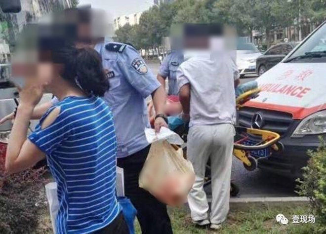 chong tra ke sam so minh tren xe buyt nu nhan vien van phong bi ga de xom dam trong thuong