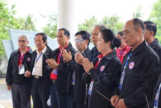 doan dai bieu nhan dan hai nuoc viet nam va lao tham tinh vientiane tinh ky hiep uoc huu nghi va hop tac voi 4 tinh viet nam