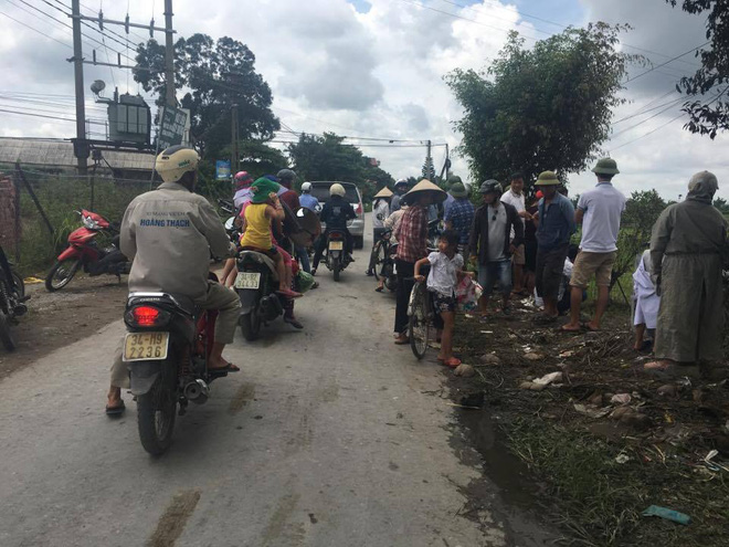 can canh chiec o to toyota fortuner bi dot o hai duong