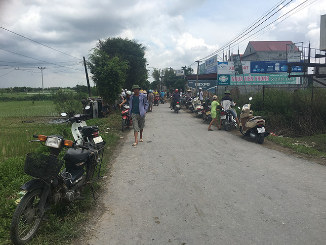 can canh chiec o to toyota fortuner bi dot o hai duong