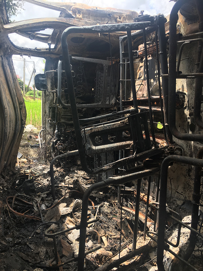 can canh chiec o to toyota fortuner bi dot o hai duong