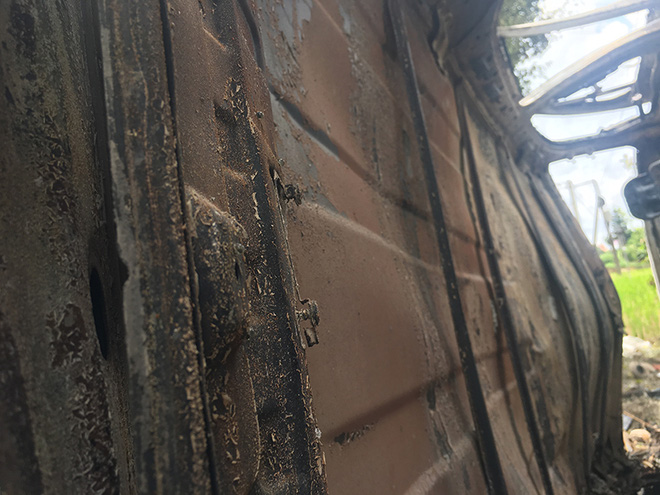 can canh chiec o to toyota fortuner bi dot o hai duong