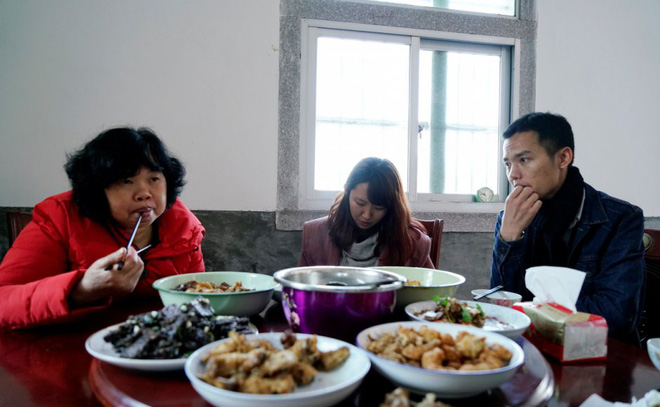 ung dung cho thue nguoi yeu no ro o trung quoc ap luc gia dinh de nang len vai gai e