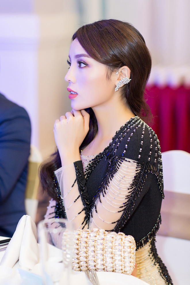 hoa hau ky duyen mac goi cam doi mua di su kien