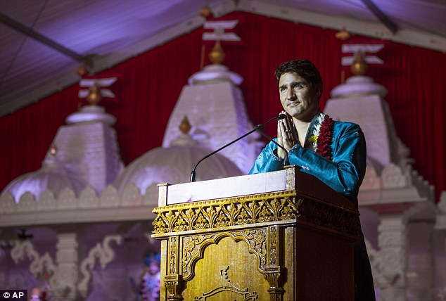 thu tuong canada xuat hien rang ro cung nhung nguoi chuyen gioi trong buoi tuan hanh tu hao lgbt