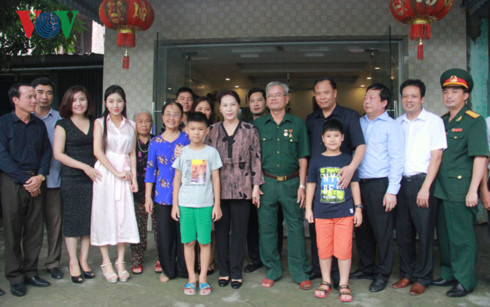 chu tich quoc hoi tham tang qua gia dinh chinh sach tai hai duong