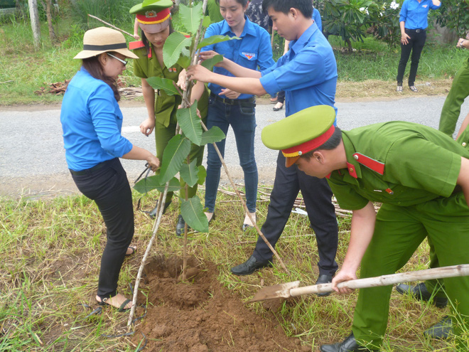 theo buoc chan nguoi anh hung hanh trinh tiep lua cho nhung nguoi anh hung co cong voi dat nuoc