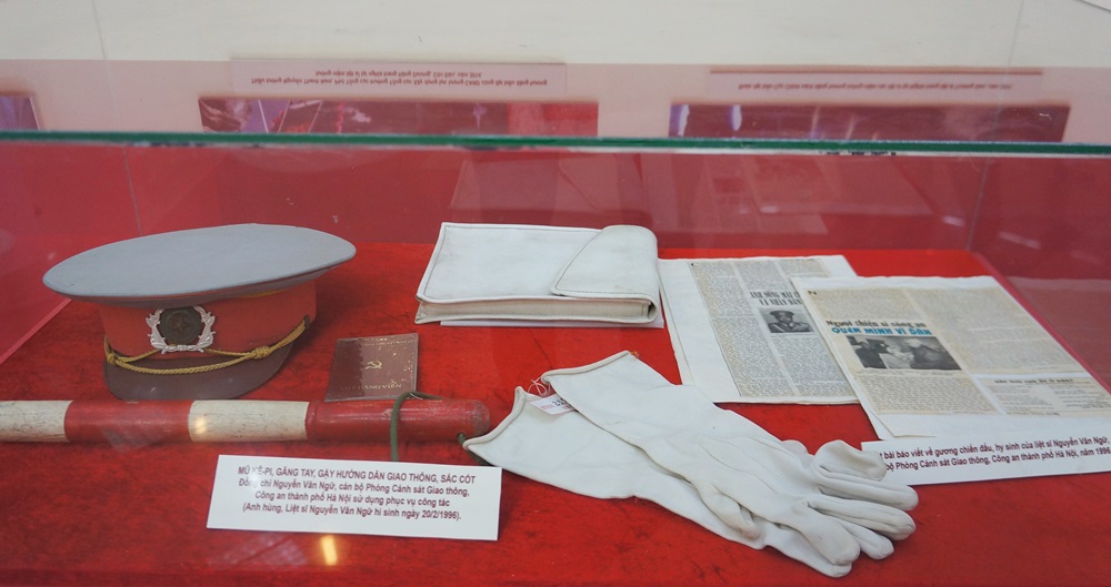 ton vinh va tri an cac anh hung liet si va nguoi co cong qua 70 nam den on dap nghia