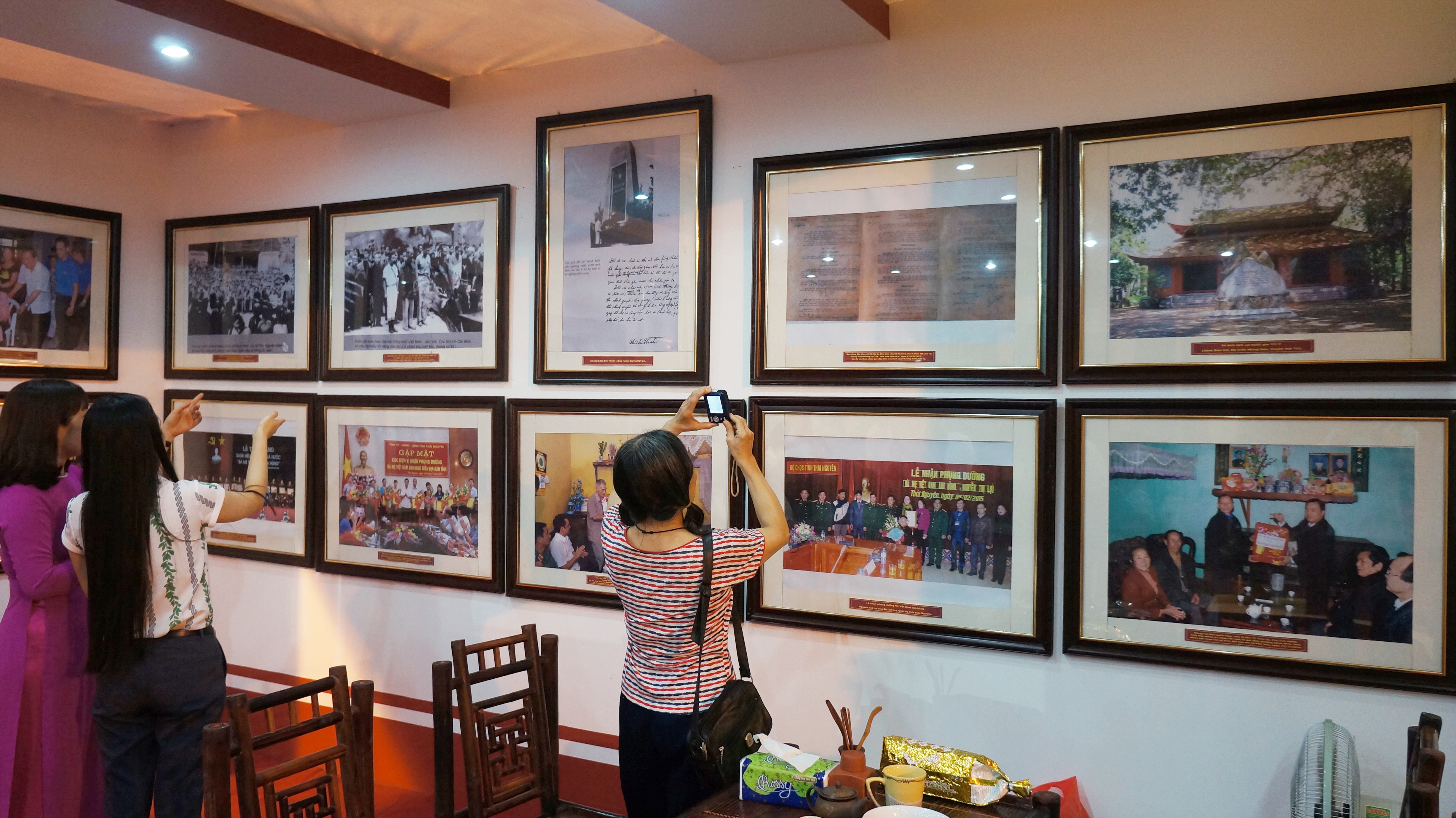 ton vinh va tri an cac anh hung liet si va nguoi co cong qua 70 nam den on dap nghia